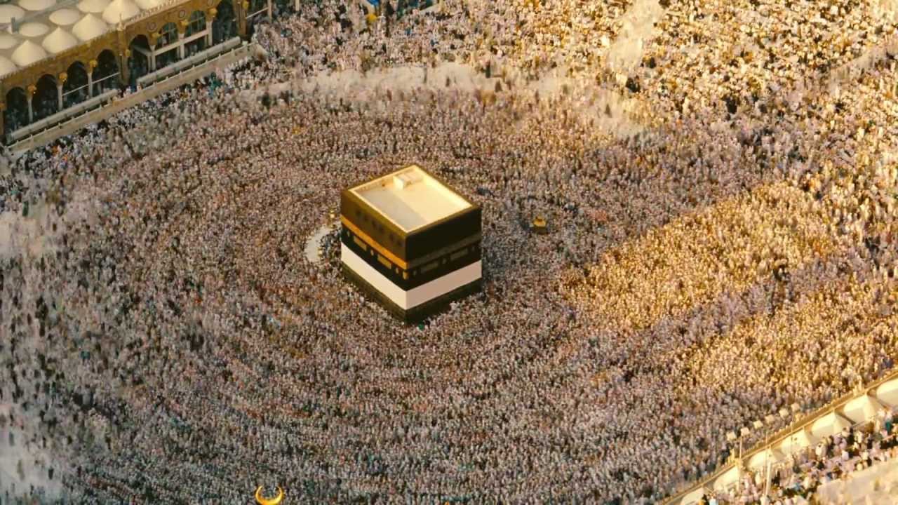 An elevated view of the Kaaba in Makkah surrounded by pilgrims
